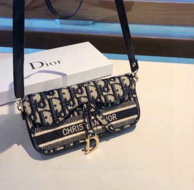 新品上架 dior刺绣经典老花通用手机包 斜挎包包 内置卡片层 百搭时尚老花系列