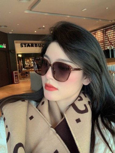 Gucci 2025开春新款太阳镜 各路网红纷纷带起气场满分 俏皮甜美.上脸效果更佳.金属质感超好 型号 G7231