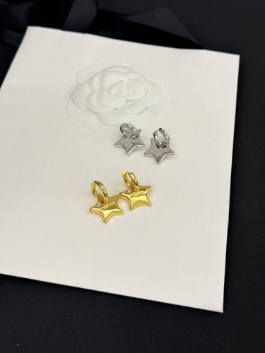 Miumiu 最新款五角星耳环 星星 一致Z批黄铜材质 多种佩戴方式