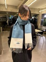 Chanel 香奈儿 喜欢有颜值，高质量的亲可入手，名媛单品，无论怎么搭配都是满满的气质感， %极品山羊绒水波纹小围巾手感柔软细腻炒鸡无敌，总之无论是面料还是工
