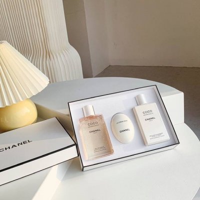 专柜品质 现货入库 Chanel可可小姐香氛滋润系列套盒 沐浴露 Ml＋鹅蛋鹅卵石50Ml + 滋润身体乳 Ml 香奈儿白鹅蛋护手霜洗白白嫩嫩就是好 最火的就是