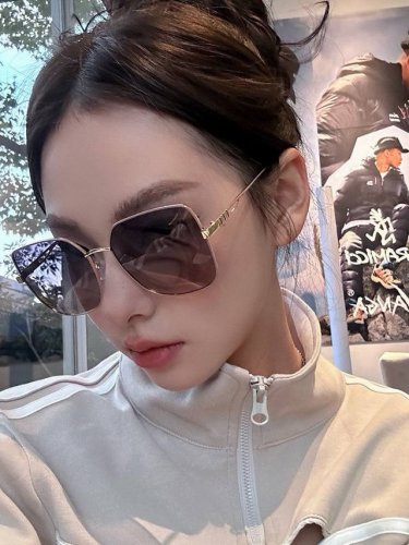 Gucci 2025官方新款 众多明星同款 新款大框偏光墨镜 宝丽来超清加厚太阳镜型号 G1820
