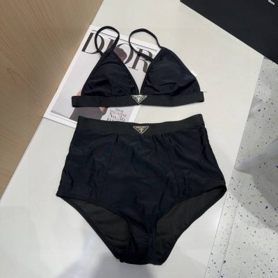 普拉达新款泳衣 时尚潮人必备 实物超级好看 海边度假拍照超级好 Sml