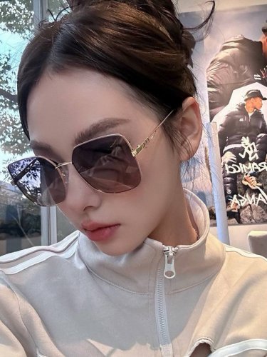 gucci 2025官方新款 众多明星同款 新款大框偏光墨镜 宝丽来超清加厚太阳镜型号：G1820