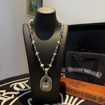 新款 专柜品质 Chrome Hearts克罗心 经典骰子项链 圆牌吊坠 凹凸造型不同的花纹设计风格 呈现出与众不同 十字架 童军花是克罗心的志 所以更经久不衰