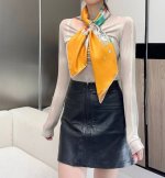 轻扬花衣”Hermes ~90厘米方巾 手工卷边斜纹真丝方巾 %桑蚕丝 。 爱马仕丝巾是创意和作品故事的无限源泉，每季皆推出全新设计和色彩组合，不断与时俱进。