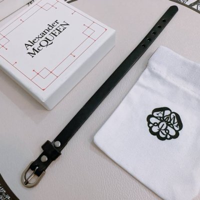 原单货新款Alexander Mcqueen 亚历山大 麦昆 手链 专柜一致原版定制 骨子里那种叛逆浮夸朋克可内心又向往着美好的焦虑，对美的另一种诠释 男士火爆