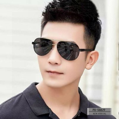 保时捷-porsche . 宝丽来树脂偏光镜片 . 精钢镜架-轻便佩戴舒适 . Size：62-12-140. . 新款高品质精钢偏光镜 描述：高品质超轻精钢，