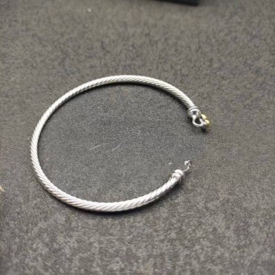 上新 David Yurman 3Mm 心形手镯。分色款，尺寸17Cm和19Cm两个尺寸，建议适合佩戴的手围15-18Cm 编号Dysz-179-180