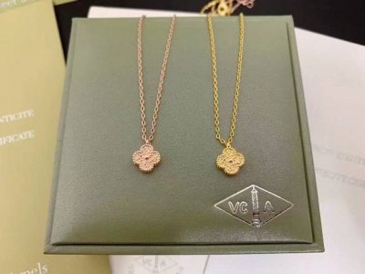 v金材质烫金迷你四叶草项链