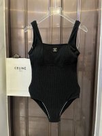 特 p chanel 香奈儿连体泳衣 适合多种场景的游泳衣 海边 游泳池 温泉 水上乐园 漂流都可以内搭也完全可以 连体设计遮肉显高挑 腹部有点肉肉也不影响咱美