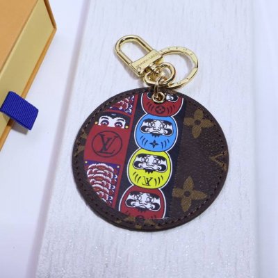 lv 圣诞系列，圆牌钥匙扣 Illustre Xmas Seoul 包饰与钥匙扣讲述品牌吉祥物的韩国之旅。