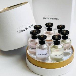 高端品质 Lv七龙珠香水小样10Ml七件套！内含：10Ml×10。味道： 10Ml风中玫瑰 Rosedesvents 10Ml星情 Etoilefilante