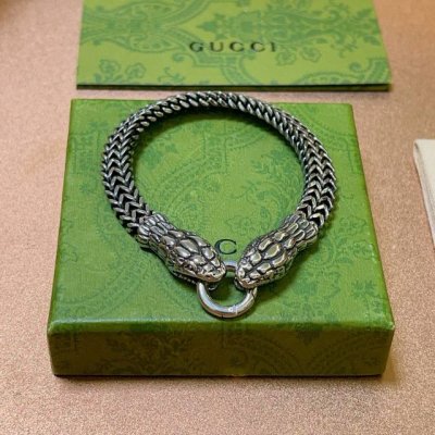 古驰蛇年新款推荐款2025最新出炉 Gucci古驰手链最新款的双蛇头经典款 精致无论款式 质感 都是绝对的顶尖Feel 只要看一眼就懂了 原版Logo 超 Ni