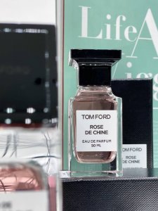 专柜品质 原装塑封 送礼首选 Tf Rose De Chine中国玫瑰 刚出炉的新款 官网一发售就炸了 每次喷完感觉自己是不小心掉入凡间来历情劫的仙女 高级巨好