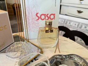 专柜品质 直男斩 Chloe蔻依小猪包75Ml “你身上有她的香水味 一闻就没有我的贵” 这句话刚刚好诠释了这只香水的味道 闻起来就是白富美专属的贵贵的味道 外