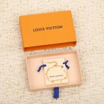 208827 我们出品 Zp5070,量大咨询客Fu L多元素手链 Flowergram 系列很有个性设计感的一款手链，发挥你的脑洞非常精致个性又百搭日常，为造