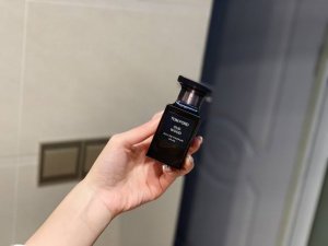 专柜品质 乌木沉香 Tf中最好闻的香水 也是最受欢迎的一款 高级的木质香 闻了一下会念念不忘的那种