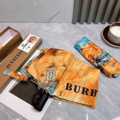 Burberry 巴宝莉 夏季新款 全自动折叠晴雨伞 黑色涂层防晒有效阻隔紫外线99%，Upf 50 所以能起到伞下体感降温的效果！ 有效隔热，高效防晒 一把搞