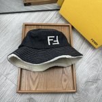 特价 。F家。秋冬款带羊羔绒帽檐厚款渔夫帽！经典款式，牛仔颜色非常好搭配，不管是酷飒的风格还是温婉的长裙都非常合适！今年帽子第一流行趋势绝对是渔夫帽！今年的渔夫
