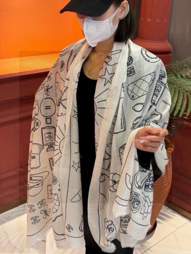 新款小香 会发光发亮的小香鞋包羊绒长巾 抢Vip推荐 下手一定要快 高端 大爱 纯羊绒 婴儿触感舒服到飞女人尤物 货极少 四季都可以用真心美的让人非常非常心动