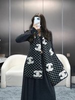 品名: 新双色棋盘格 面料：羊毛羊绒 尺寸：40* 不含须 颜色： 绿色 全新升级色纺织造 色彩更饱满 手感更加细腻 从纱线的根源升级 才是真正的品质优选 羊毛