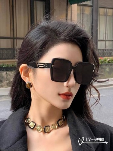 路易威登-Lv . 宝丽来树脂镜片 . Tr镜架轻便佩戴舒适 . Size：65-13-145 . 新款太阳镜减轻强光负担，明星同款，遮挡有害光线防辐射，出行旅