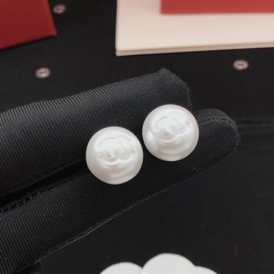 编号Xed0915 小号 Ch*Nel最新款珍珠耳钉 一致Zp黄铜材质