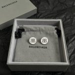 巴黎世家 Balenciaga 耳钉 简单大方 大牌金质感饱满 搭配衣服超好看