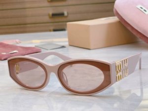 miumi* 缪*缪新款太阳镜，Mod:Smu 080Z，Size:54口21-135