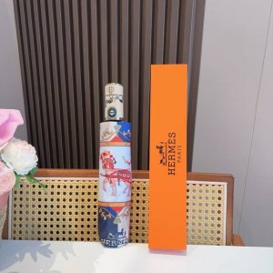 爱马仕 Herm S 新款 极品H家三折自动伞重磅呈现 以其精湛的工艺技术和源源不断的想像力 新涂层技术伞布 带来令人惊喜的遮光效果 让防晒及隔热性能更优保障