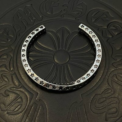 新款 专柜原版品质 非普通版本 快手 Ins 小红书热门爆款 Chrome Hearts克罗心经典五星花开口手镯 凹凸造型不同的花纹设计风格呈现出与众不同 十字