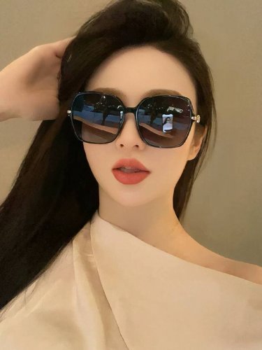 Dior 迪奥偏光太阳镜 时尚造型 开车驾驶镜时尚墨镜世界顶级奢华品牌，品质保证！经典款, 明星热爱有史以来最畅销的品牌眼镜！ 适合各种脸型 型号：D2267