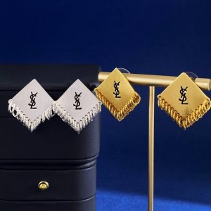 Ysl圣罗兰欧美时尚复古几何光面菱形多圆环灵动吊坠耳钉 黄铜材料 尺寸约 重约8.9G 尺寸约2.62Cm*3Cm*0.58Cm