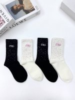 配包装 一盒4双 缪缪 Miumiu 经典字母logo 纯棉混纺金银丝中筒袜 ，Ins超火爆百搭款 ，纯棉面料，潮人必备 ，经典配色 个性时尚，你值得拥有哦