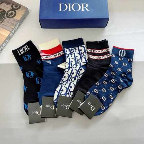 配包装 P60 一盒5双 Dior 迪奥 新款小腿袜子！纯棉面料，火爆Ｄ图案，专柜同步中筒袜子，大牌出街，潮人必备超好搭