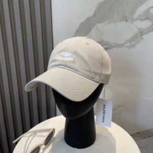 balenciaga巴黎世家新款刺绣Logo棒球帽 很酷的色系 男女佩戴都有不同Style 第一批抢先出货 巴黎粉必入款