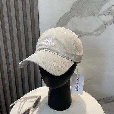 balenciaga巴黎世家新款刺绣Logo棒球帽 很酷的色系 男女佩戴都有不同Style 第一批抢先出货 巴黎粉必入款
