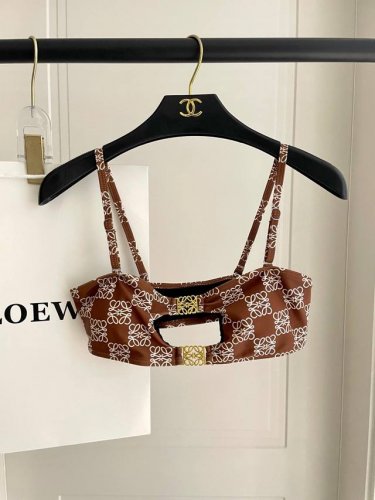 loewe新款分体对版五金适合多种场景的游泳衣♀海边 游泳池 温泉 水上乐园 漂流都可以内搭也完全可以 连体设计遮肉显高挑 腹部有点肉肉也不影响咱美美的 面料：