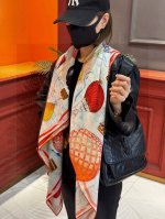 双面同色 原单Lv140Cm丝绒方巾 热气球 本款方巾全新加入 U价 And Away 系列 致意路易威登的旅行传承 丝印工艺刻画丰富细节 描绘 Monogra