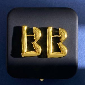 bb94 burberry巴宝莉欧美风街拍潮流金属光面B字母耳环 黄铜材质 金色 重约25.8G 尺寸约3Cm*2Cm*0.54Cm