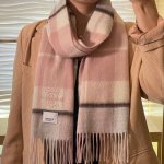 B家。 男女围巾 怒赞自留，难得的高端男款！家属福利！巴宝莉非常正的男士围巾~面料大爱，非常柔软细腻舒服，轻度水波纹！大气简约，超级好看的男神配色，任何男生都会