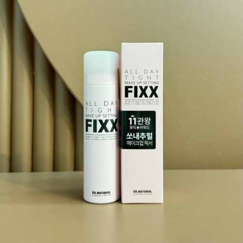 专 Fixx定妆喷雾120Ml！上脸不会有粘腻感成膜后能防蹭喷出来真的像水雾一样，喷雾巨细，很舒适持妆力又强，光是这个使用感就让人想回购。能为底妆增加好看的光泽