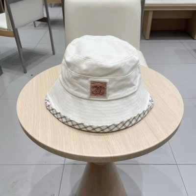 Chanel香奈儿新款复古款渔夫帽 节假日旅游带它出去美美哒 中古款哟.这种帽子不容易撞款 现货