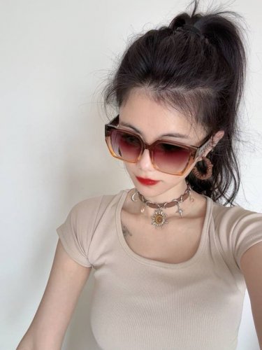 Lv 2025新款女士方框太阳眼镜 开车墨镜 新款太阳镜 时尚大方 舒适轻盈 精致奢华 超轻 型号：L6133