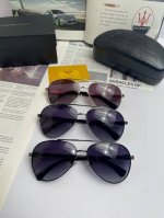 110。新款阿玛尼Armani ：原单品质男士女士偏光太阳镜 材质：高清宝丽来偏光镜片、板材印字Logo镜腿。看细节就知道大师手工制作设计，做工精致，高端大气，