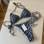 dior 迪奥新款分体泳衣适合多种场景的游泳衣♀海边 游泳池 温泉 水上乐园 漂流都可以内搭也完全可以 连体设计遮肉显高挑 腹部有点肉肉也不影响咱美美的 面料：