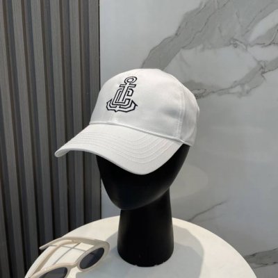 爆款Celine 赛琳 简约刺绣字母明星同款最新棒球帽，时尚潮流，高端做工！每一个帽子都是用心之作！非一般的品质，男女均可。 CéLine的这款帽子 设计简洁、