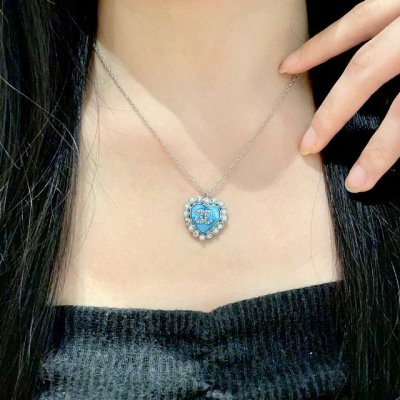 chanel香奈儿 中古 双C项链小香家的款式真心无需多介绍每一款都超好看，精致大方，非常显气质。