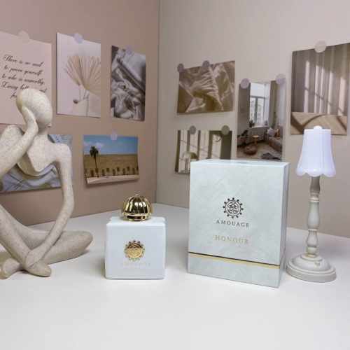 高品质 150 爱慕化蝶女士浓香水100Ml Amouage Honour Woman, 2011 品牌：爱慕 调香师：Alexandra Carlinviol